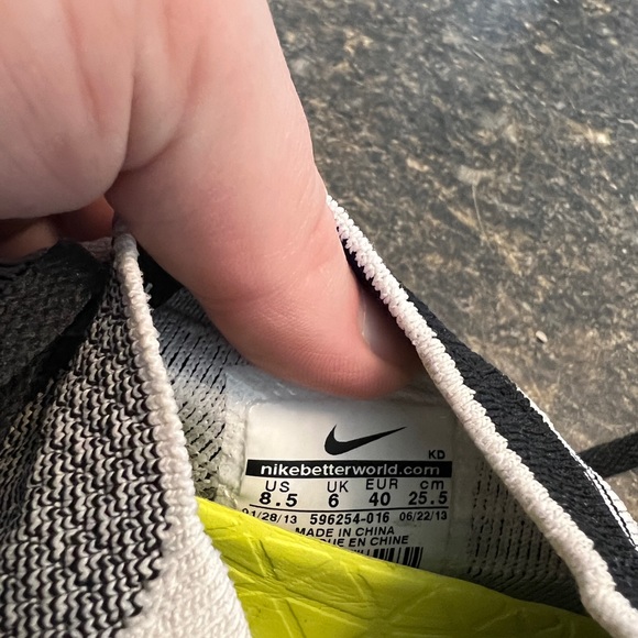 NIKE Woman’s Hyperfeel Runners - Picture 3 of 5